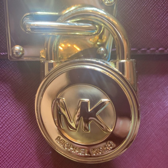 Michael Kors: E-1407 Large Hamilton Merlot & Gold - Picture 8 of 8